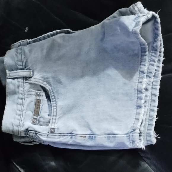 Calvin Klein size 7 denim shorts. - Picture 4 of 4